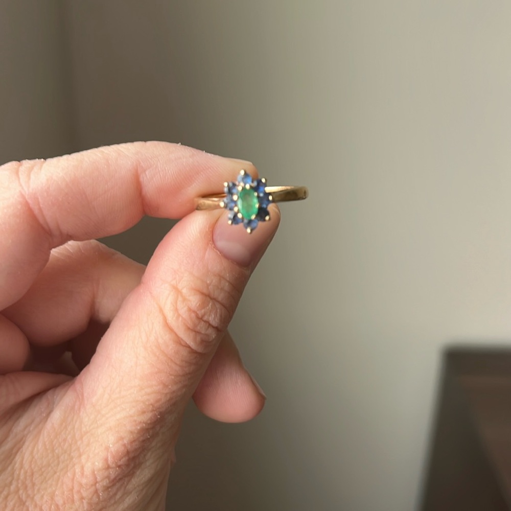 Real gold ring with authentic sapphires and emerald!
